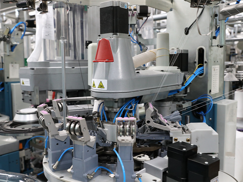 Machines à tricoter intégrées multifonctionnelles pour orteil de liaison automatique