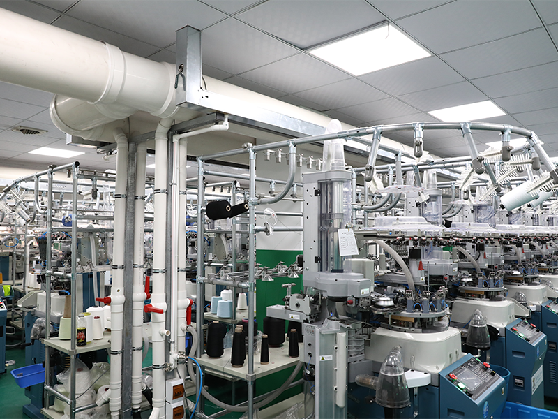 Machines à tricoter intégrées multifonctionnelles pour orteil de liaison automatique