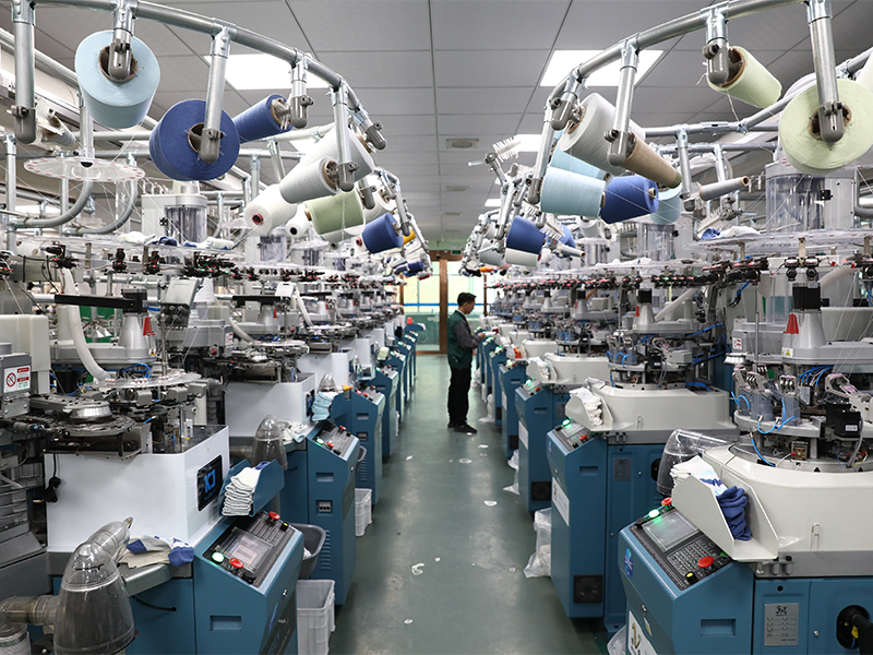Atelier de machines à tricoter intégrées multifonctionnelles