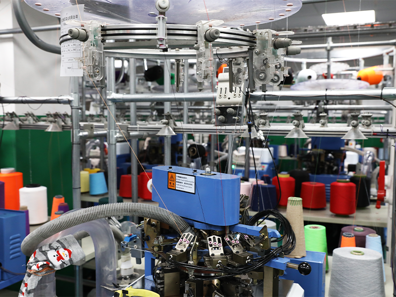 Atelier régulier de machines à tricoter à bout ouvert