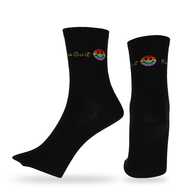 Chaussettes streetwear décontractées, habillées ou personnalisées à motif de visage emoji fabriquées à partir de chaussettes classiques en coton peigné de haute qualité avec motif smiley et rayures.