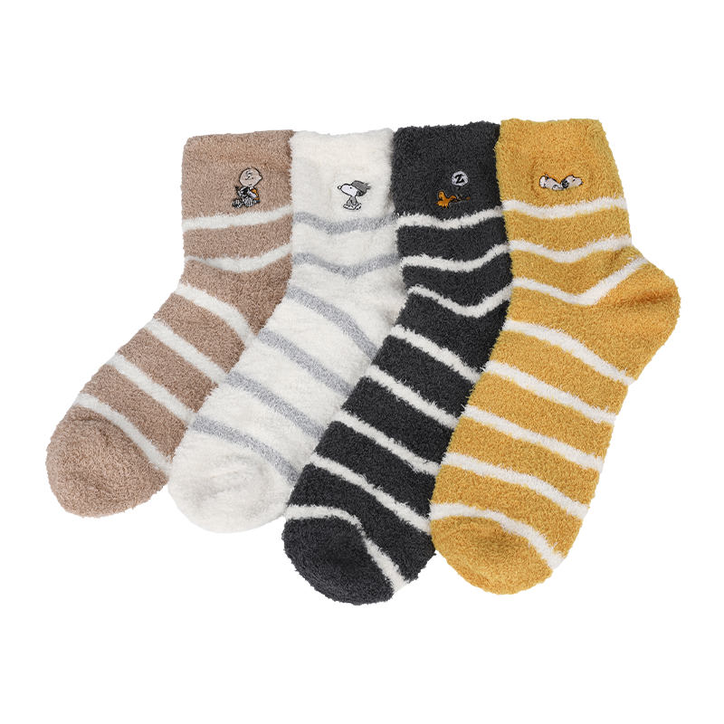Le logo personnalisé accepte les chaussettes de sol d'intérieur floues et chaudes d'hiver de faible épaisseur de fil de plumes avec broderie