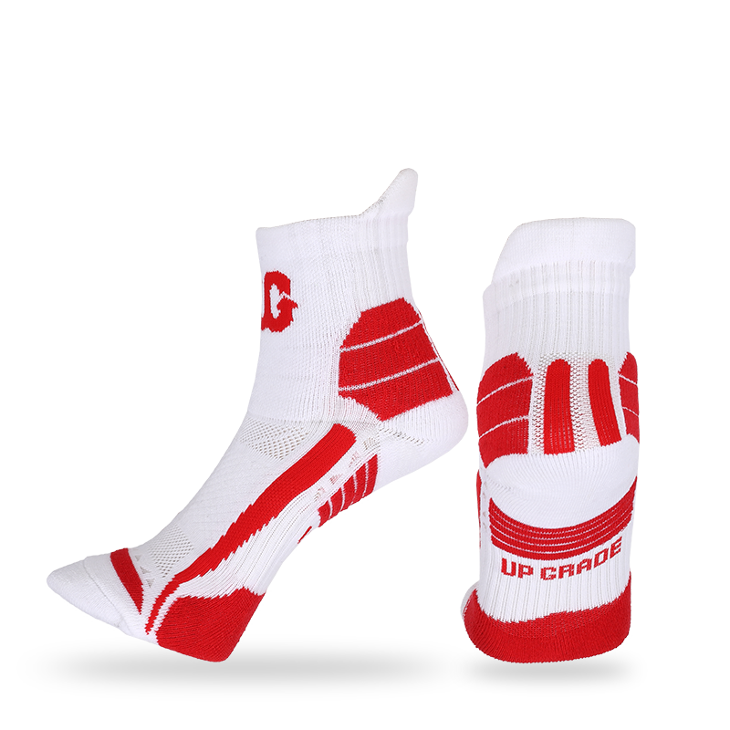 Chaussettes de sport Freestyle Pile avec technologie Stay-up, soutien de la voûte plantaire et design en maille respirante.