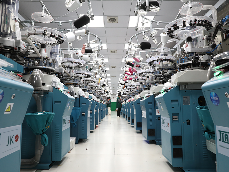 Atelier de machines à tricoter intégrées multifonctionnelles